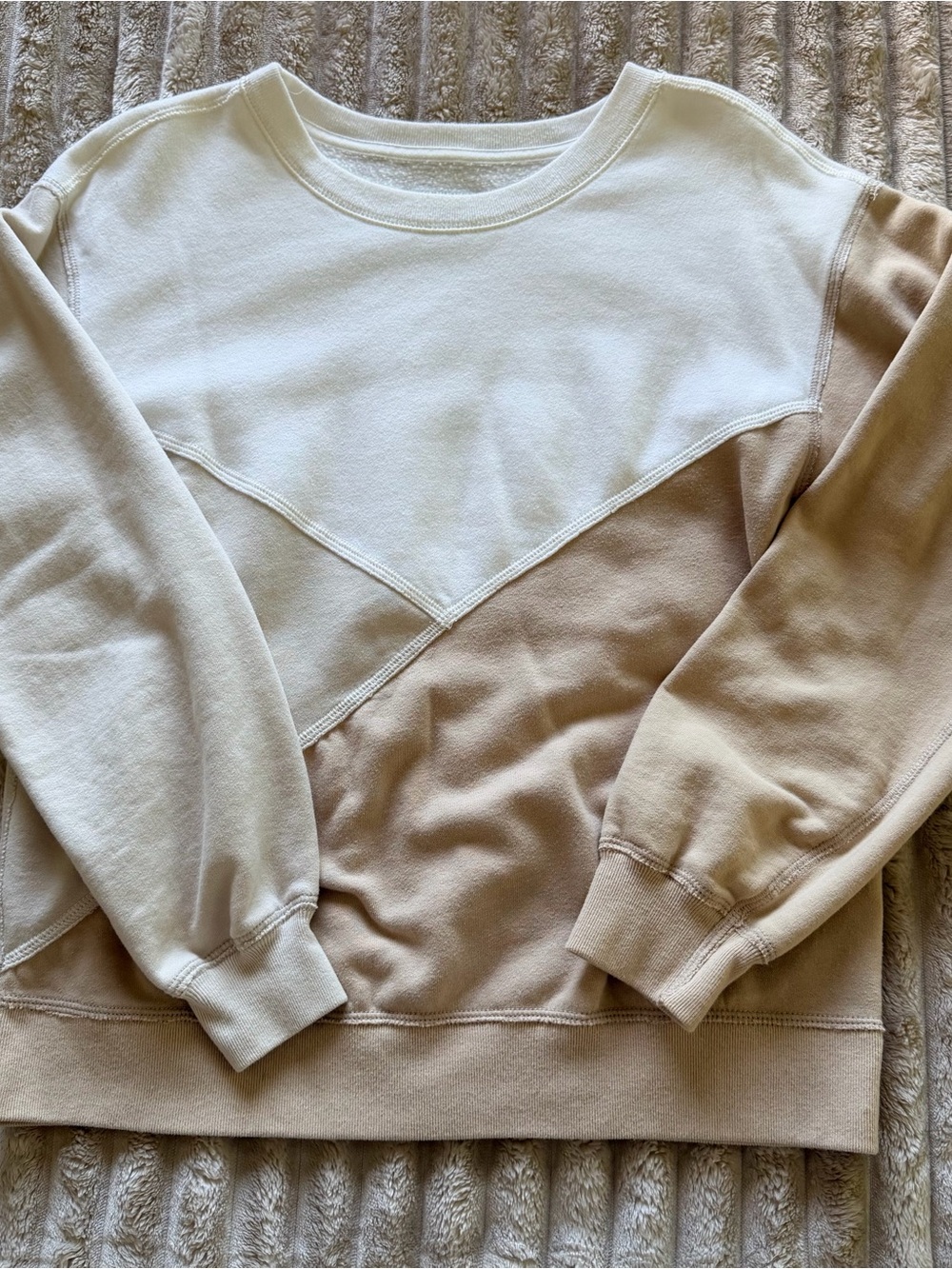 Abercrombie & Fitch - Colorblock Crewneck Sweatshirt in Cream and Tan